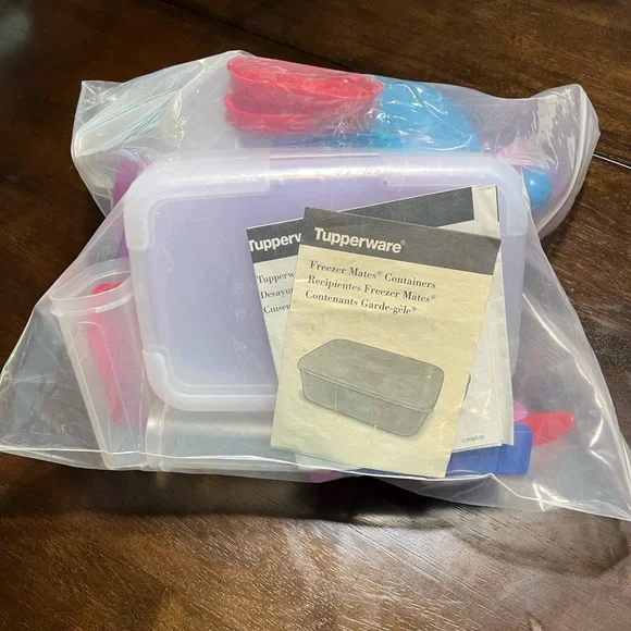 An assortment of vintage Tupperware products that have never been used ! - Picture 4 of 4